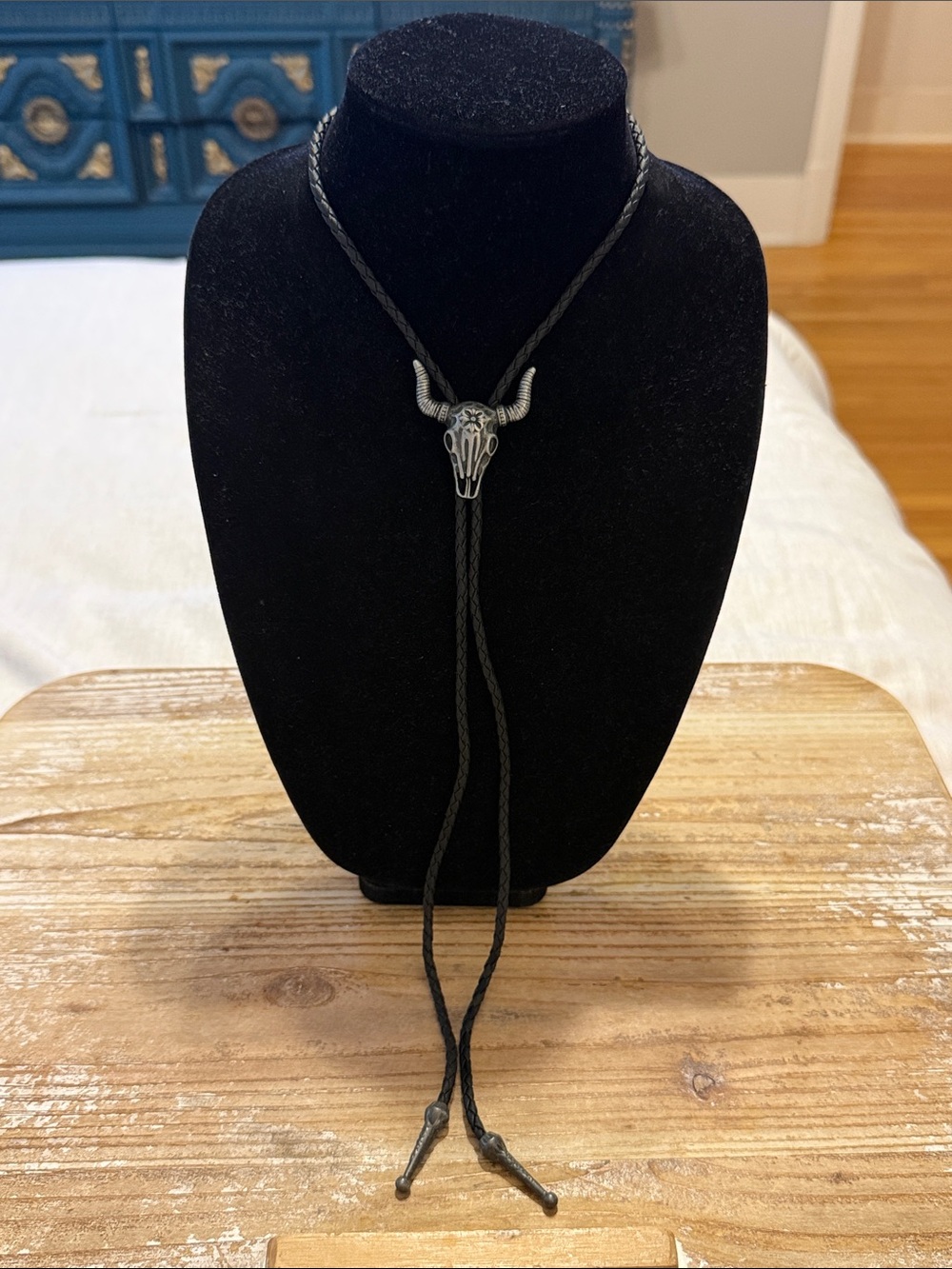 Vintage Black Leather Rope Silver Tone Bull Skull Western Cowboy Bolo Tie